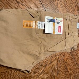 Brand new with tags men’s wrangler carpenter pants. 40x32